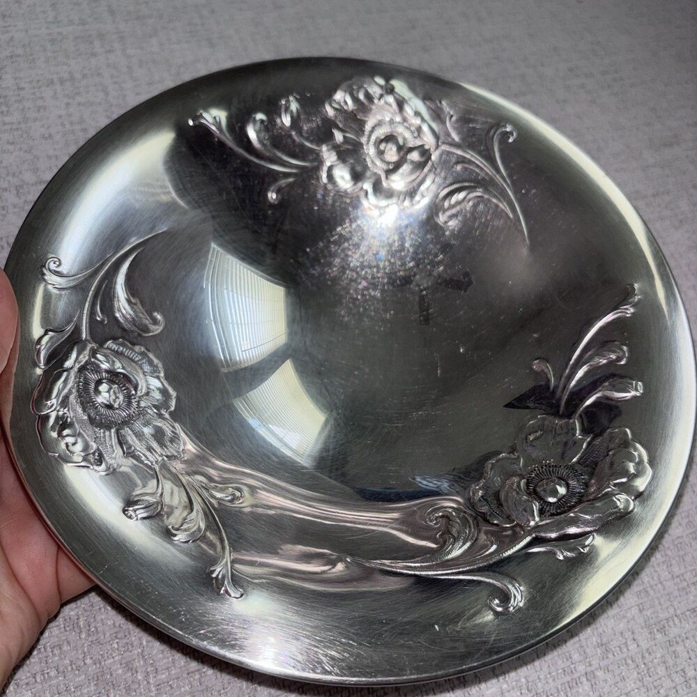 Collectible Oneida Silver 3-footed Silverplate Relief Floral Bowl - Gala Pattern